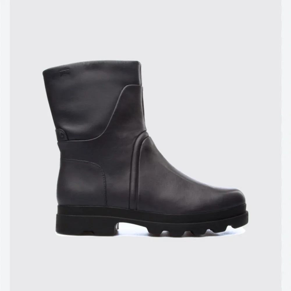 Camper boots - black leather short boots lug sole